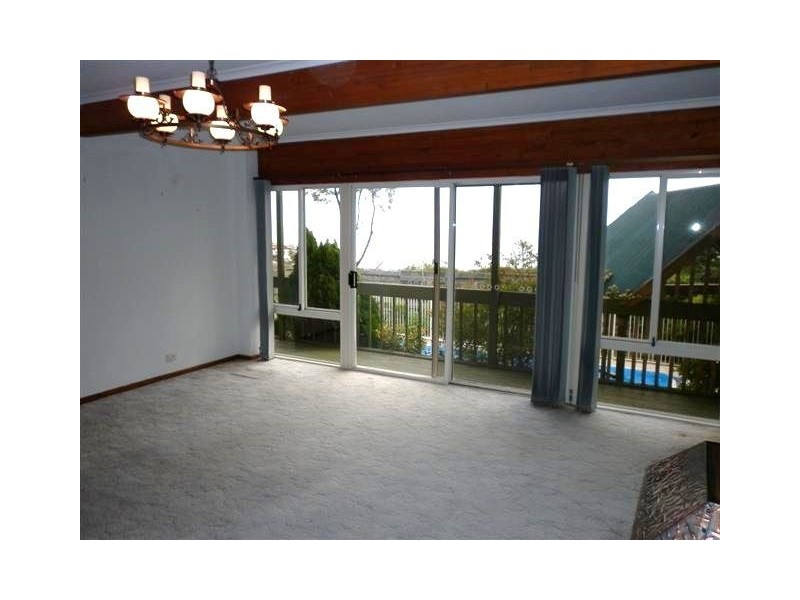 11 Mayflower Crescent, Hallett Cove SA 5158