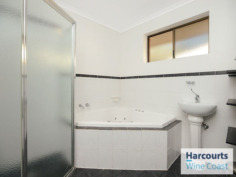 8 Bradman Court, Morphett Vale SA 5162