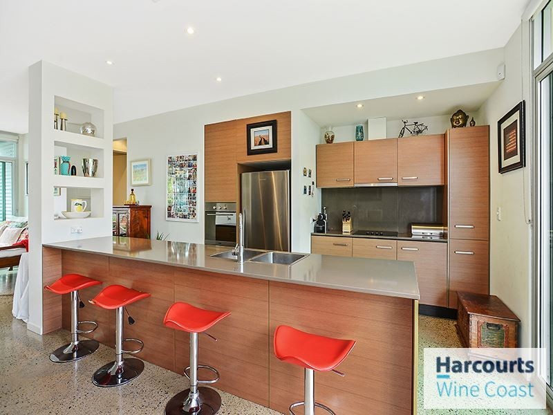 11 East Street, Port Willunga SA 5173