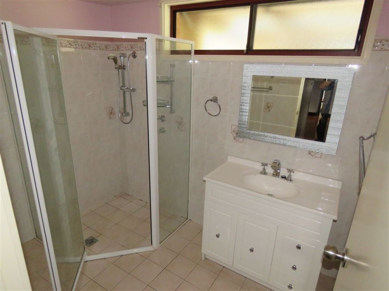 252 Banks Drve, St Clair NSW 2759