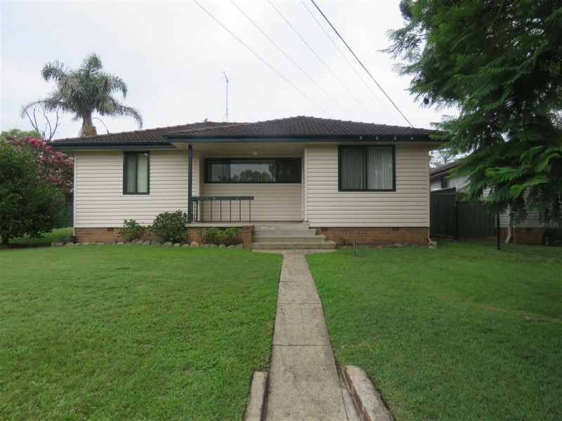 48 Lingayen Ave, Lethbridge Park NSW 2770