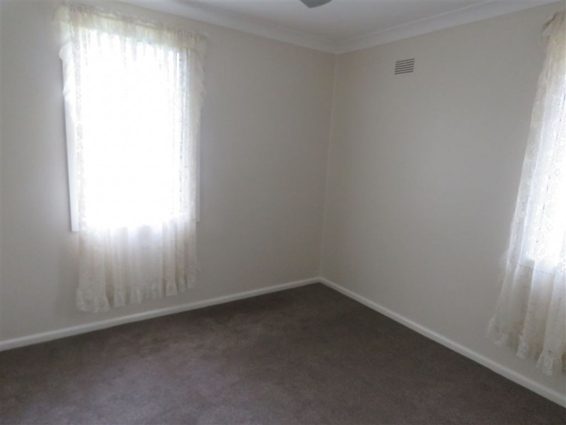 48 Lingayen Ave, Lethbridge Park NSW 2770