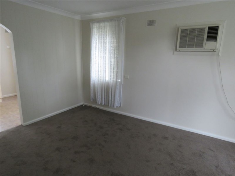 48 Lingayen Ave, Lethbridge Park NSW 2770