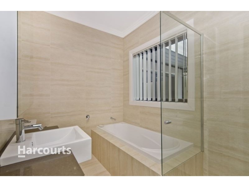 1 Chad Place, St Clair NSW 2759