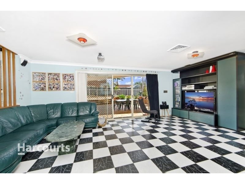 5 Sandalwood Avenue, St Clair NSW 2759