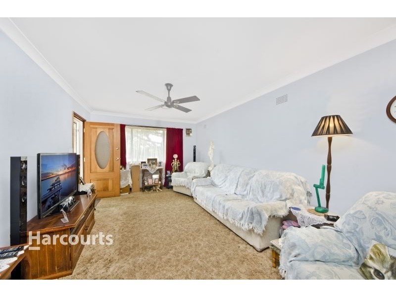 8 Le Maire Avenue, Lethbridge Park NSW 2770