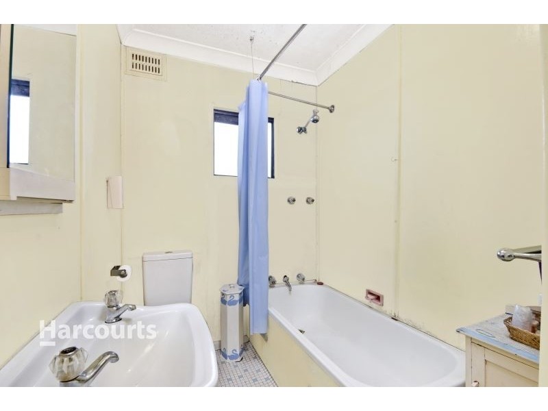 8 Le Maire Avenue, Lethbridge Park NSW 2770