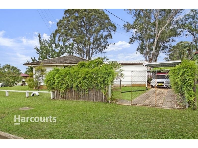 8 Le Maire Avenue, Lethbridge Park NSW 2770