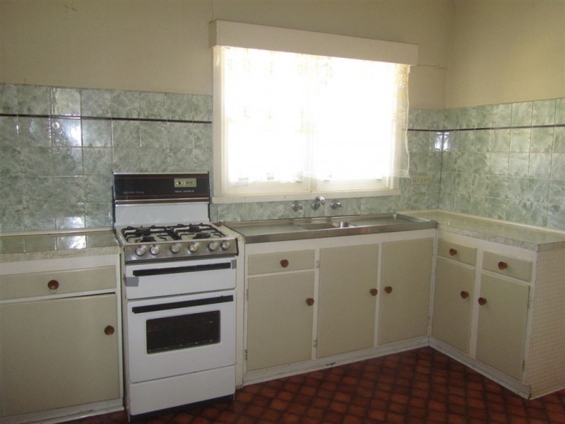 4 View Road, Springvale VIC 3171