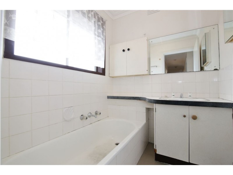 16 Monash Crescent, Clayton South VIC 3169