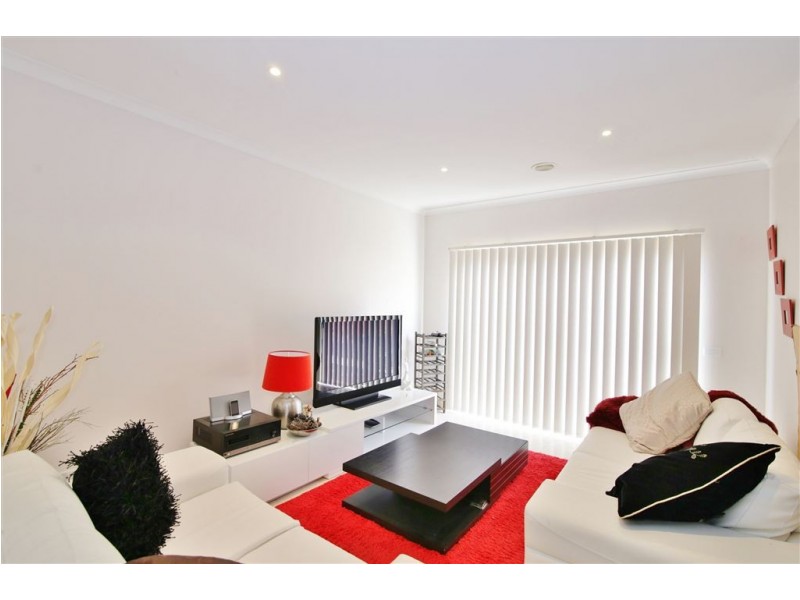 2/4 Nithsdale Road, Noble Park VIC 3174