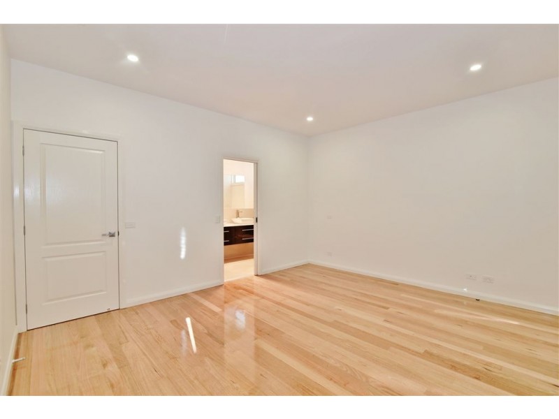 18A Hillcrest Grove new, Springvale VIC 3171