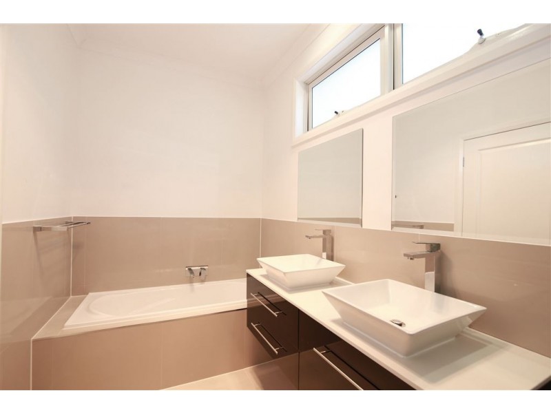 18A Hillcrest Grove new, Springvale VIC 3171