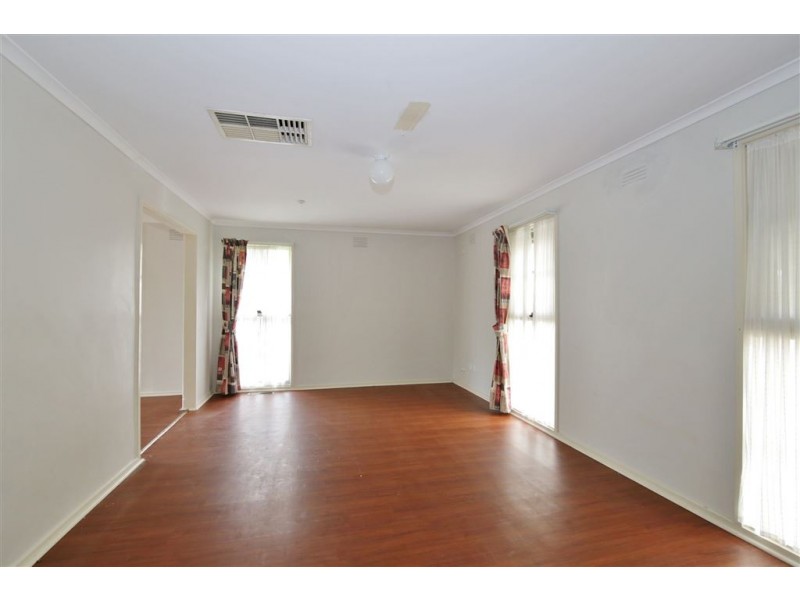 38 William Perry Close, Endeavour Hills VIC 3802