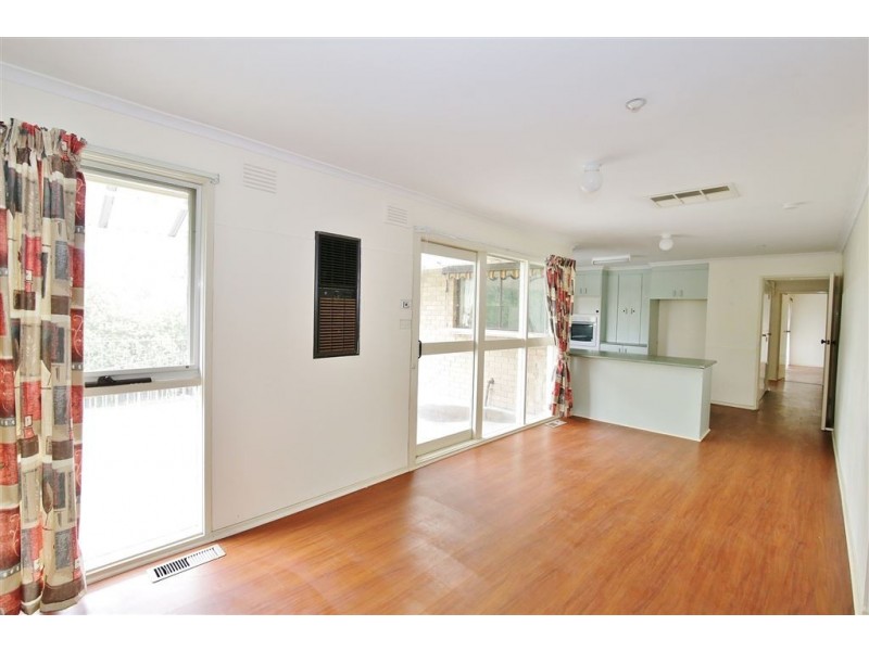 38 William Perry Close, Endeavour Hills VIC 3802
