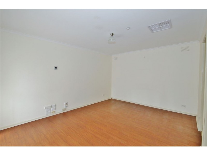 38 William Perry Close, Endeavour Hills VIC 3802