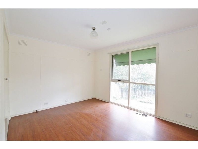 38 William Perry Close, Endeavour Hills VIC 3802