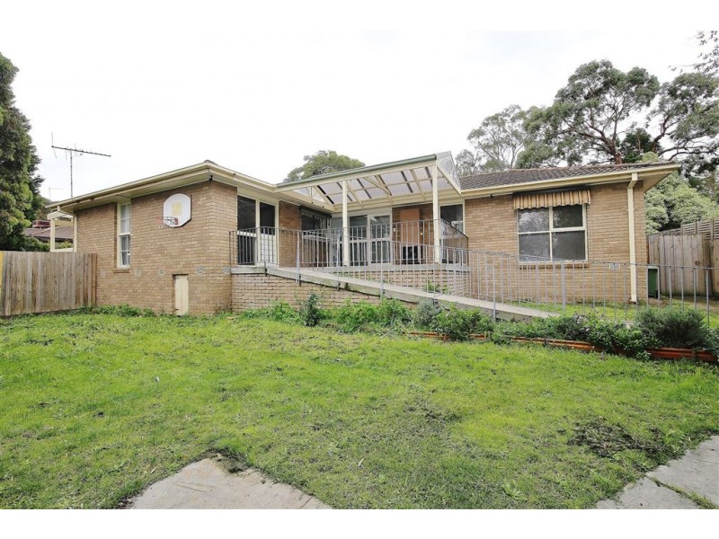 38 William Perry Close, Endeavour Hills VIC 3802