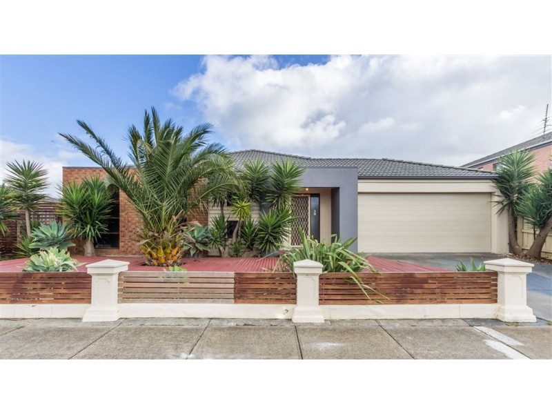 4 Robusta Drive, Cranbourne VIC 3977