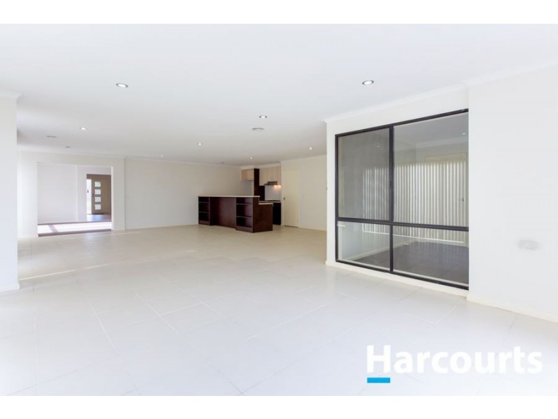 4 Robusta Drive, Cranbourne VIC 3977