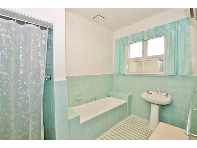 25 Royal Avenue, Springvale VIC 3171