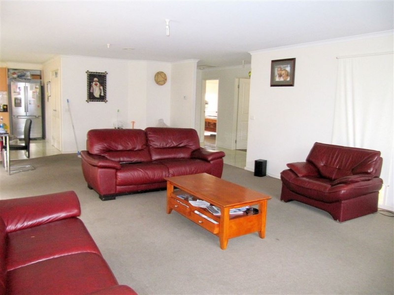 2/73 Benga Avenue, Dandenong VIC 3175