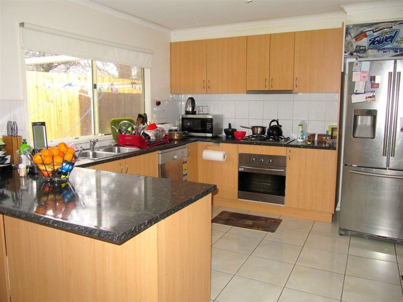 2/73 Benga Avenue, Dandenong VIC 3175