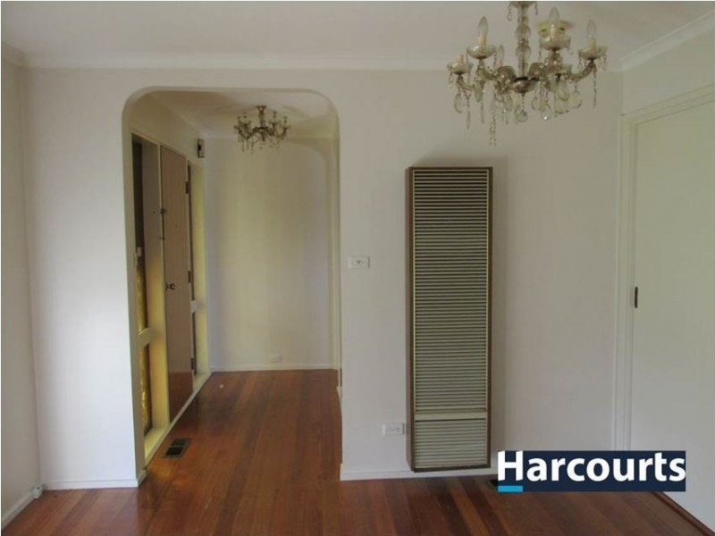 68 Chalcot Drive, Endeavour Hills VIC 3802