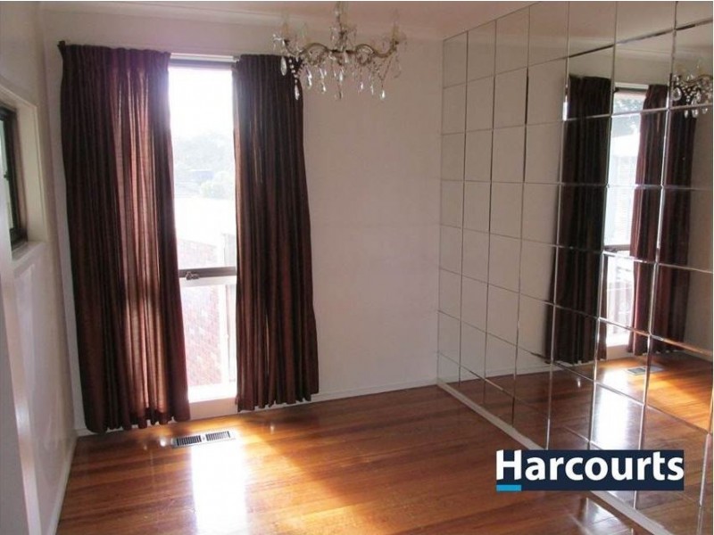 68 Chalcot Drive, Endeavour Hills VIC 3802