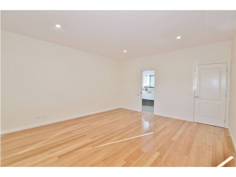 18B Hillcrest Grove, Springvale VIC 3171