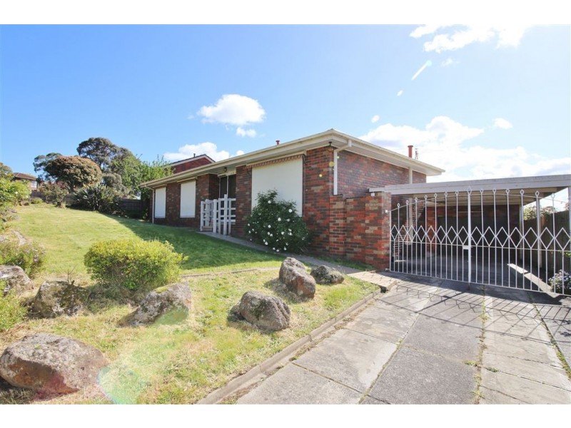 68 Chalcot Drive renew, Endeavour Hills VIC 3802