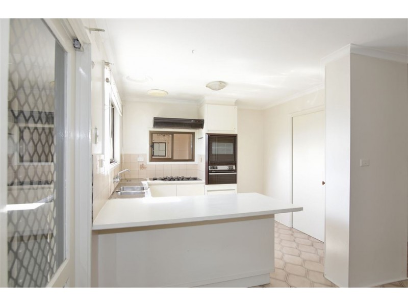68 Chalcot Drive renew, Endeavour Hills VIC 3802