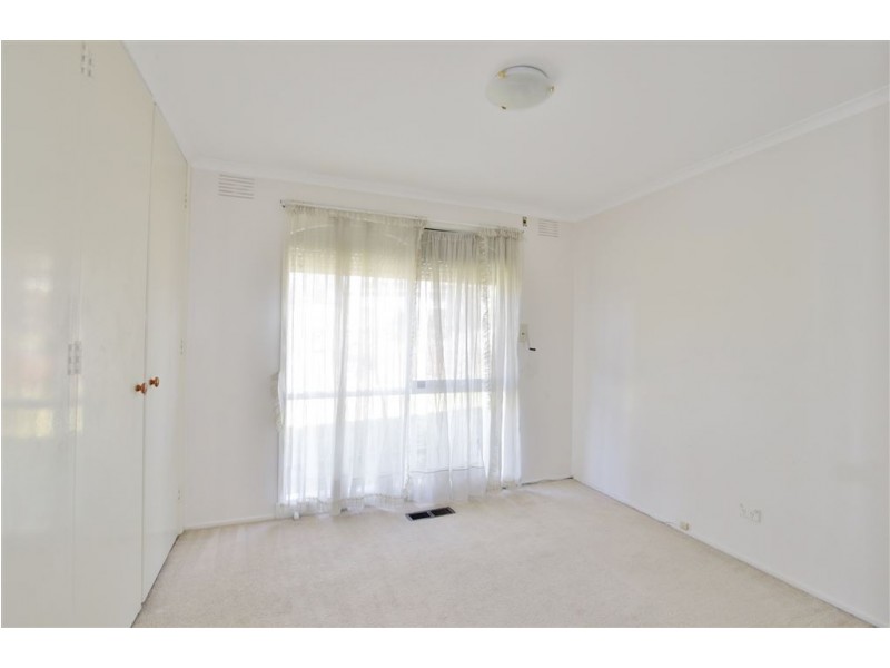 68 Chalcot Drive renew, Endeavour Hills VIC 3802