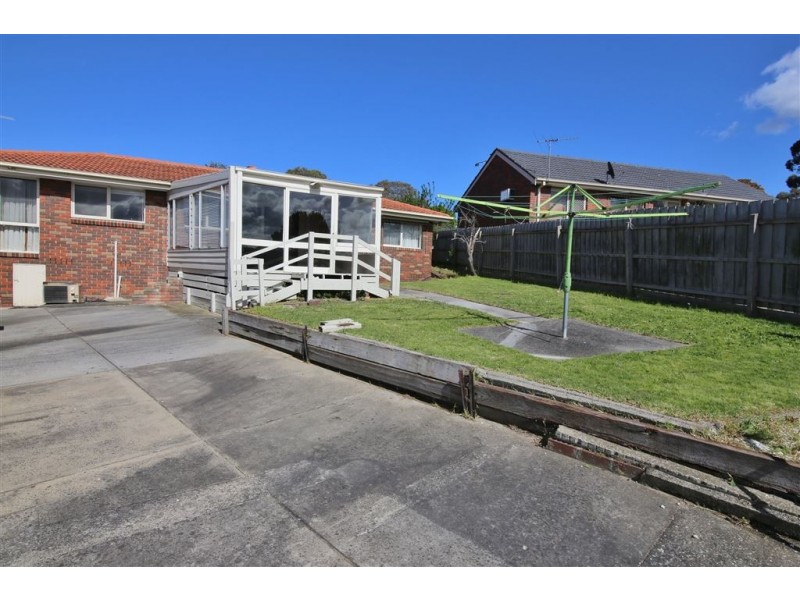 68 Chalcot Drive renew, Endeavour Hills VIC 3802