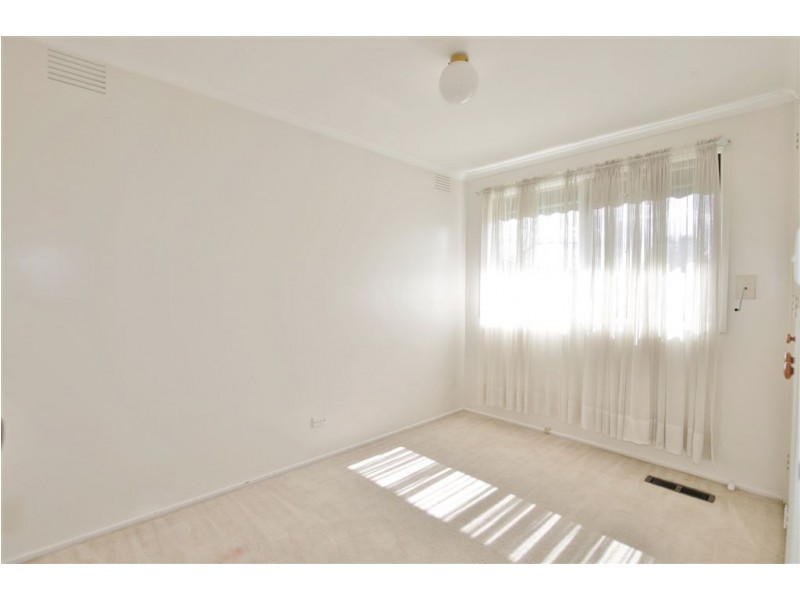 68 Chalcot Drive, Endeavour Hills VIC 3802