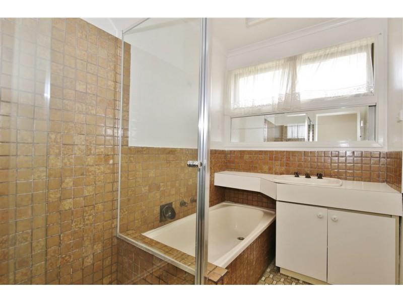 68 Chalcot Drive, Endeavour Hills VIC 3802