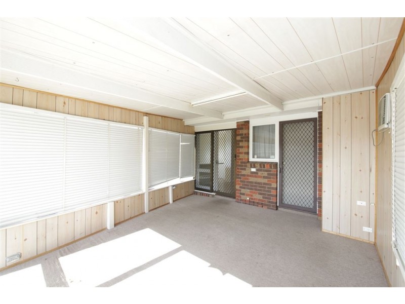 68 Chalcot Drive, Endeavour Hills VIC 3802