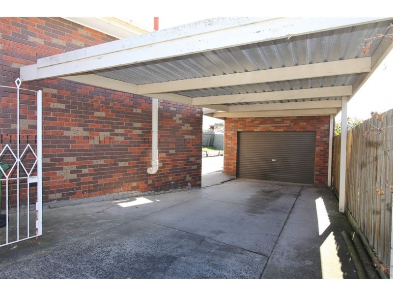 68 Chalcot Drive, Endeavour Hills VIC 3802