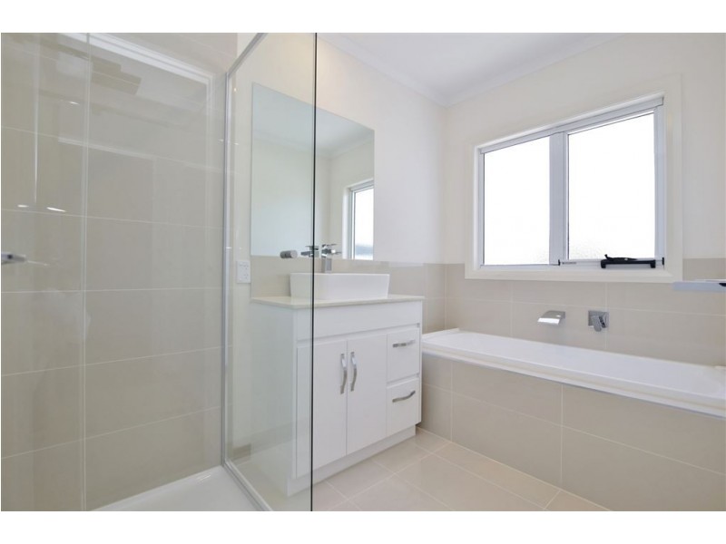 11 Bronwyn Court, Clayton South VIC 3169