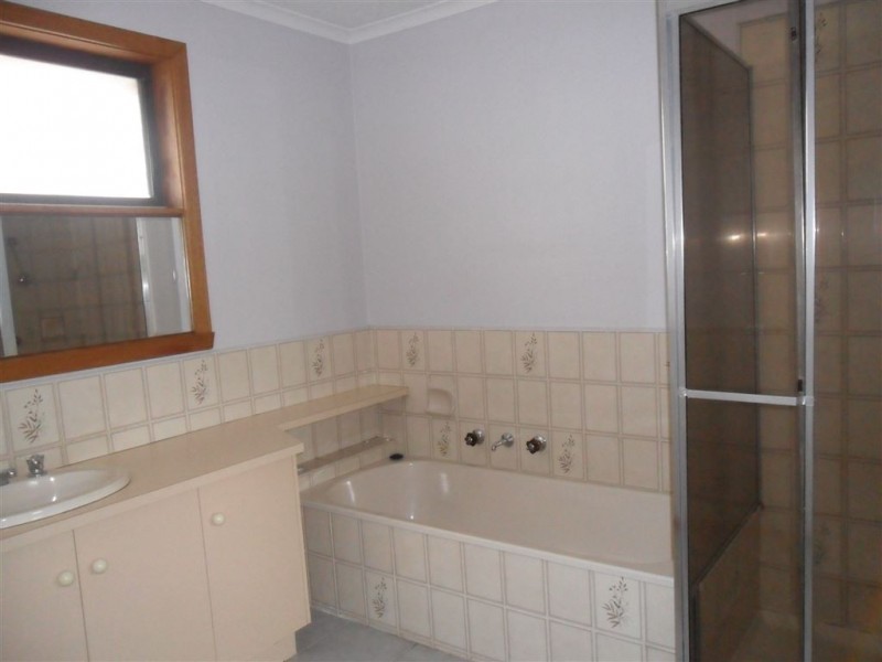 31 St James Avenue, Springvale VIC 3171