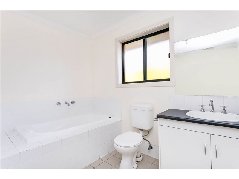 28 Hamra Drive, Smithfield SA 5114