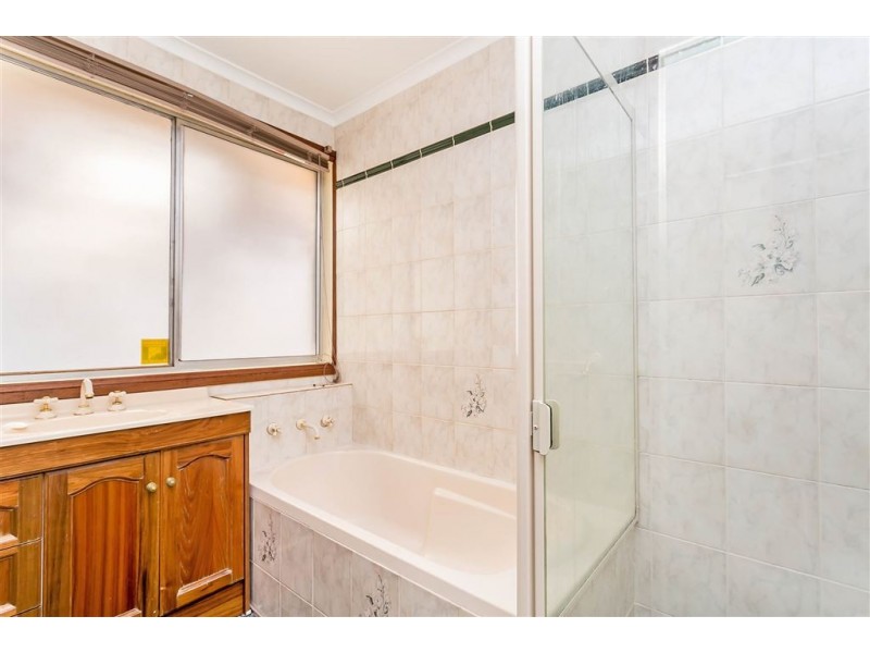 32 Francis Crescent, Salisbury Heights SA 5109