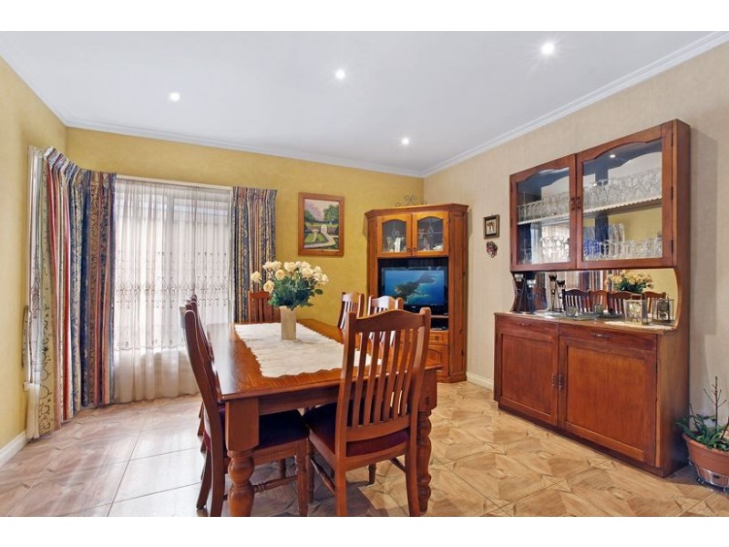 8 Rosemary Drive, Lalor VIC 3075