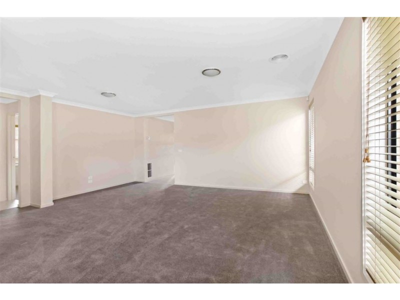 43 Maidenhair Drive, Wallan VIC 3756