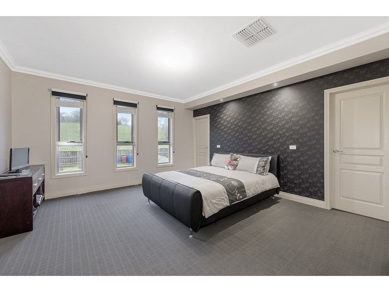 10 Petal Court, South Morang VIC 3752