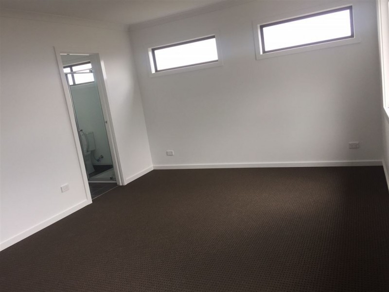 2/19 Positano Avenue, Lalor VIC 3075