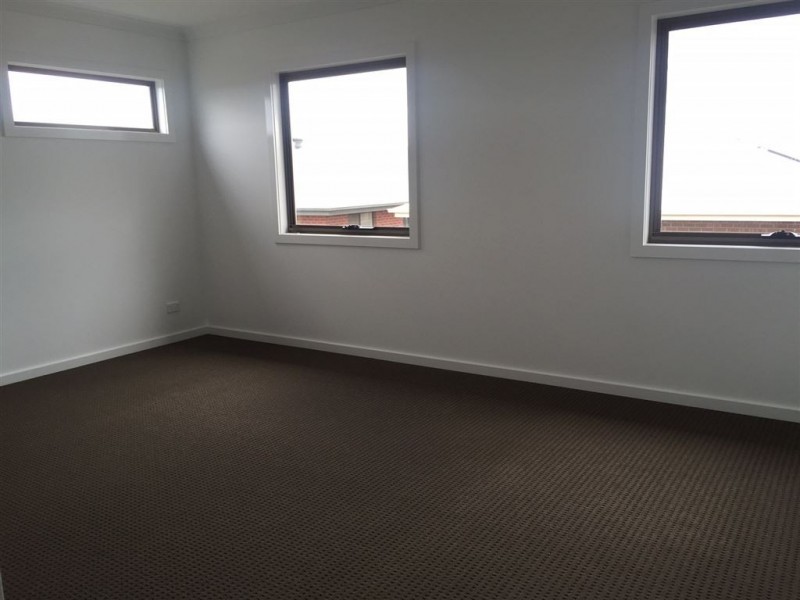 2/19 Positano Avenue, Lalor VIC 3075