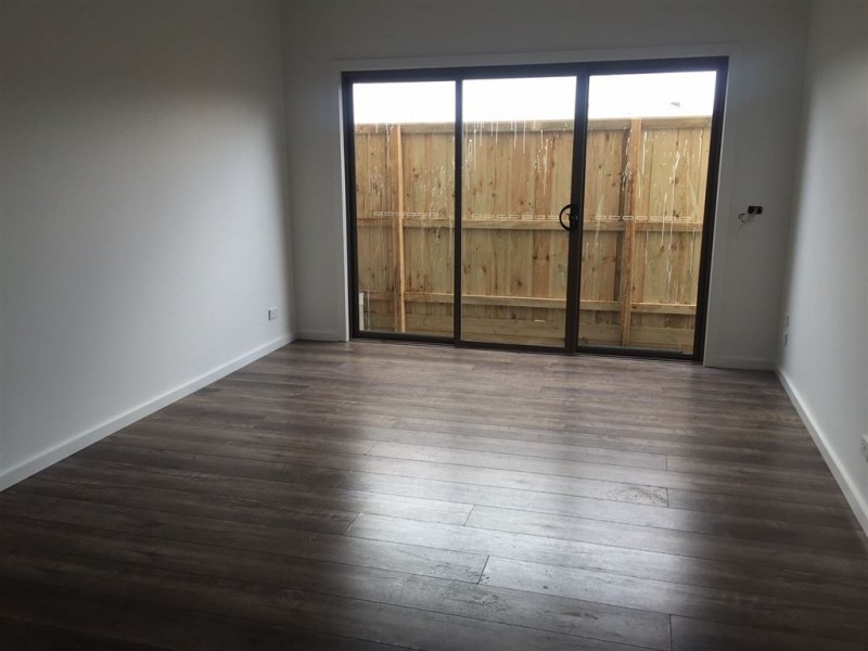 2/19 Positano Avenue, Lalor VIC 3075