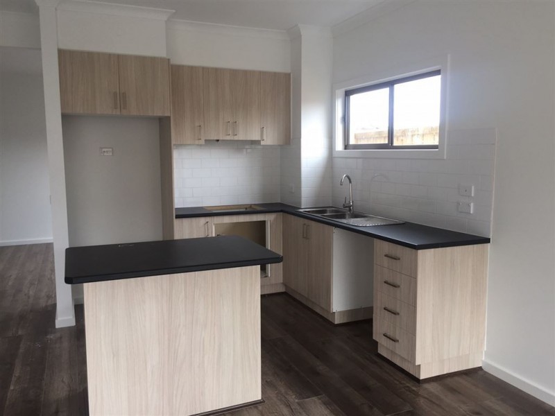 2/19 Positano Avenue, Lalor VIC 3075