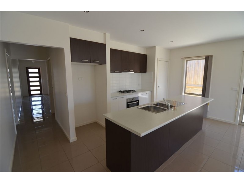 4 Piccadilly Circuit, Doreen VIC 3754